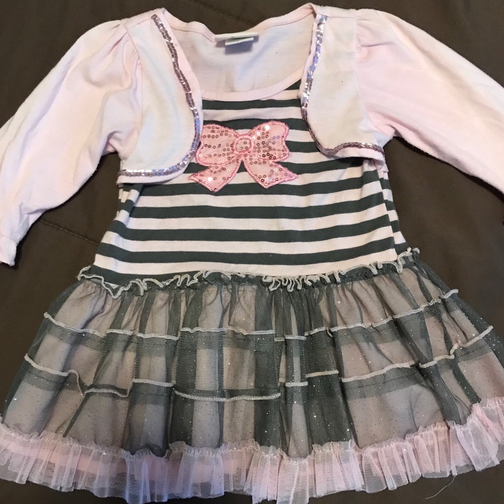 3T pink frilly dress